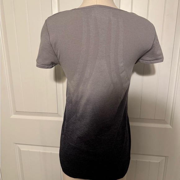 The North Face Gray and Black Fitted Cap Sleeve Tee - Picture 3 of 4